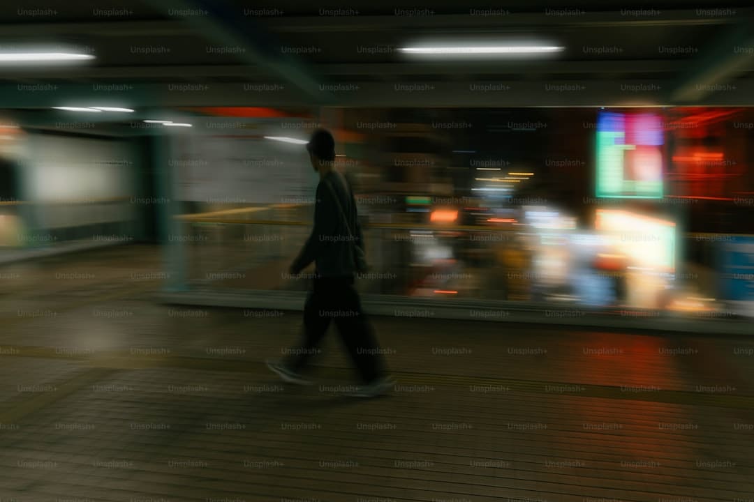 近十年最高分动作违法电影《捕风追影》曝“洗衣房战神”正片片段